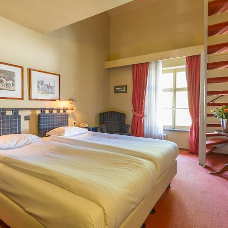Fletcher Hotel-Restaurant Kasteel Erenstein Керкраде Екстериор снимка