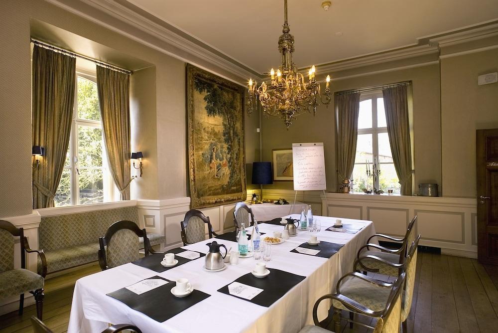 Fletcher Hotel-Restaurant Kasteel Erenstein Керкраде Екстериор снимка