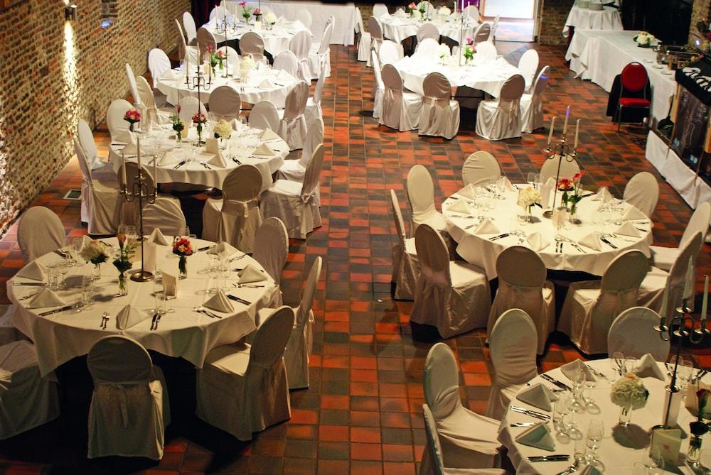 Fletcher Hotel-Restaurant Kasteel Erenstein Керкраде Екстериор снимка