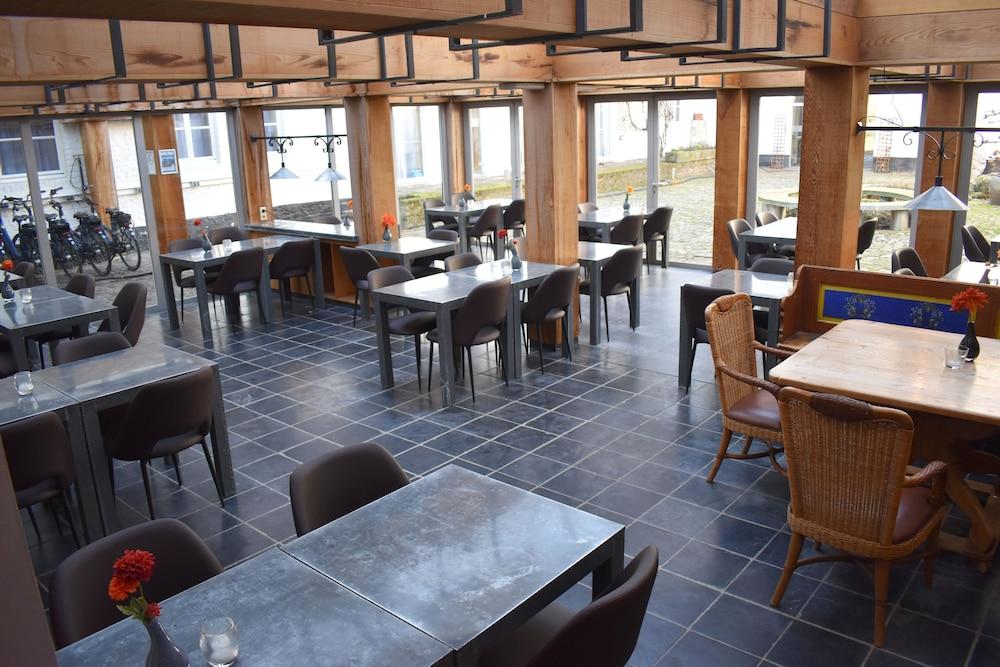 Fletcher Hotel-Restaurant Kasteel Erenstein Керкраде Екстериор снимка