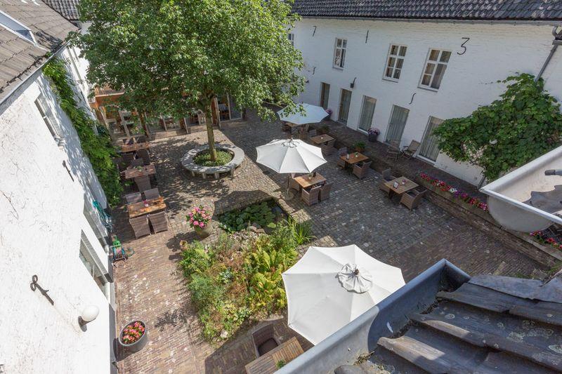 Fletcher Hotel-Restaurant Kasteel Erenstein Керкраде Екстериор снимка
