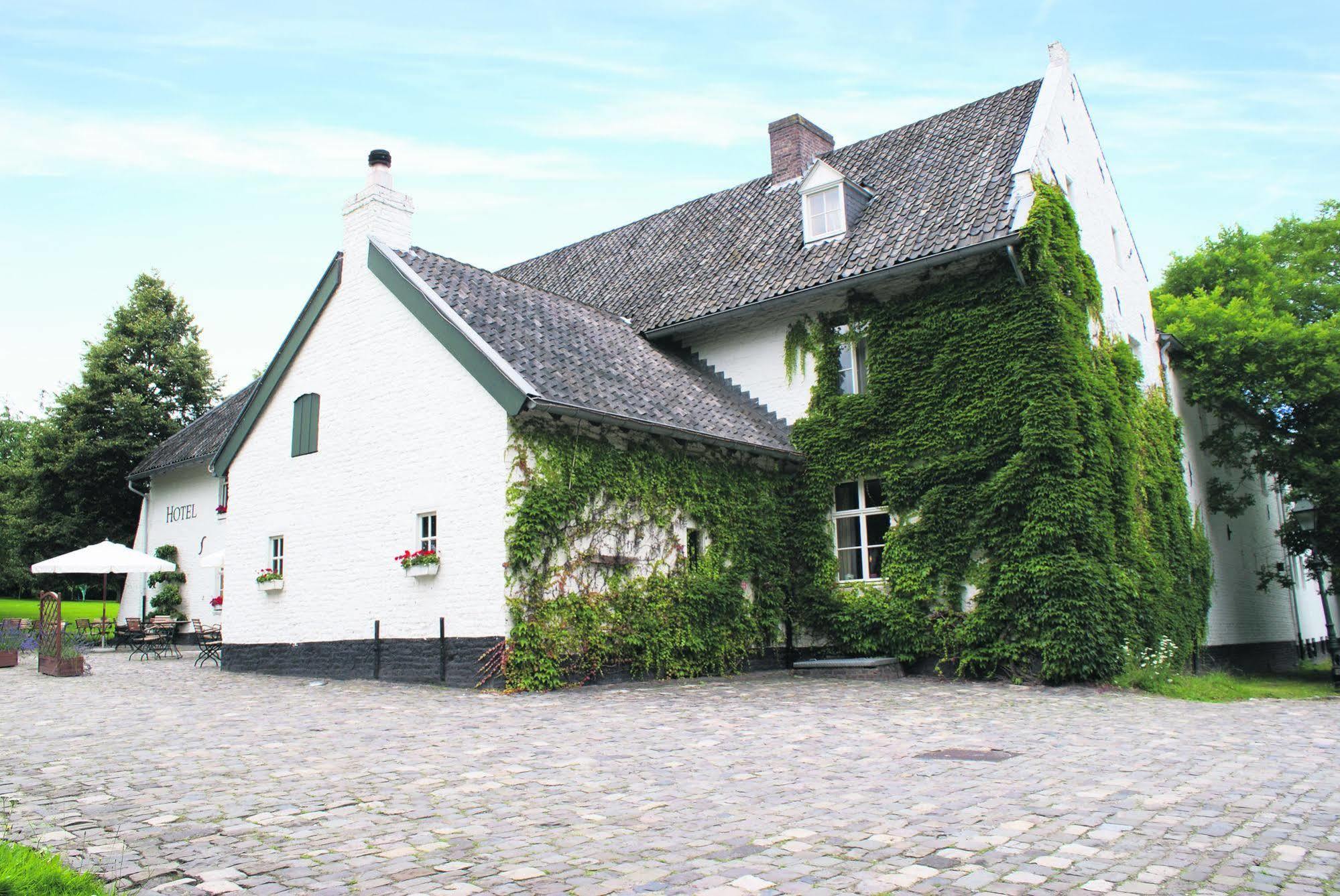 Fletcher Hotel-Restaurant Kasteel Erenstein Керкраде Екстериор снимка