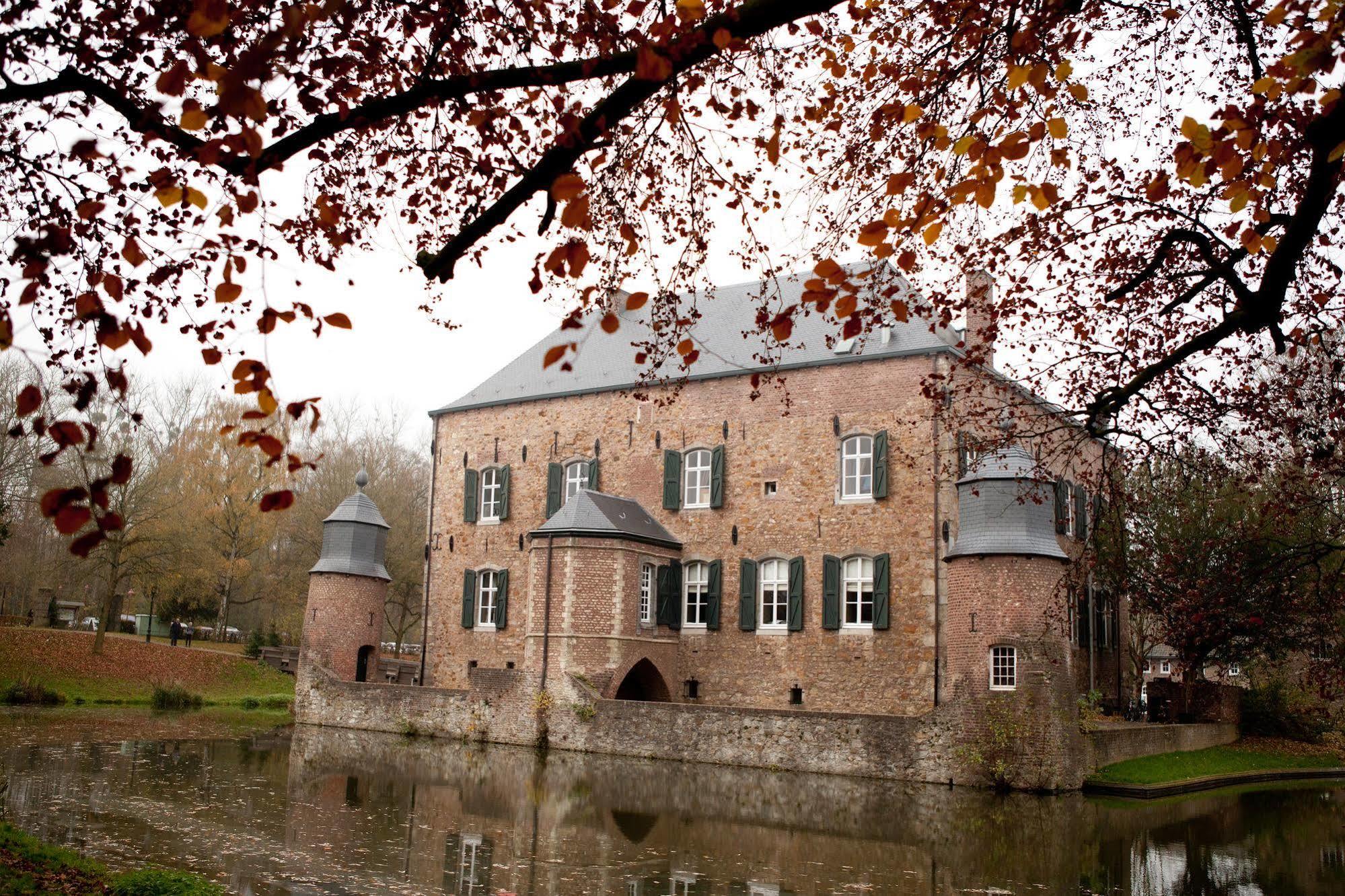 Fletcher Hotel-Restaurant Kasteel Erenstein Керкраде Екстериор снимка