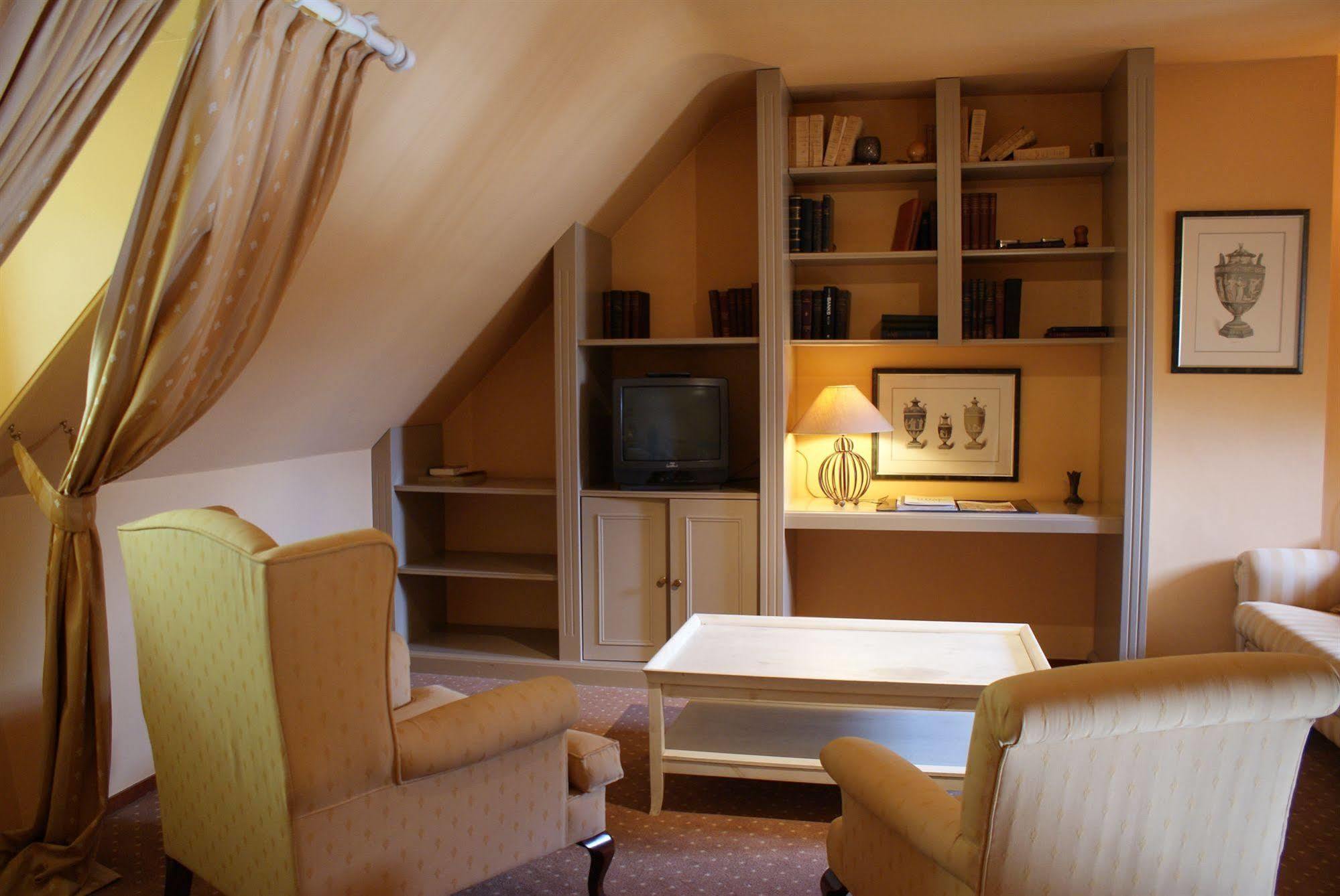 Fletcher Hotel-Restaurant Kasteel Erenstein Керкраде Екстериор снимка