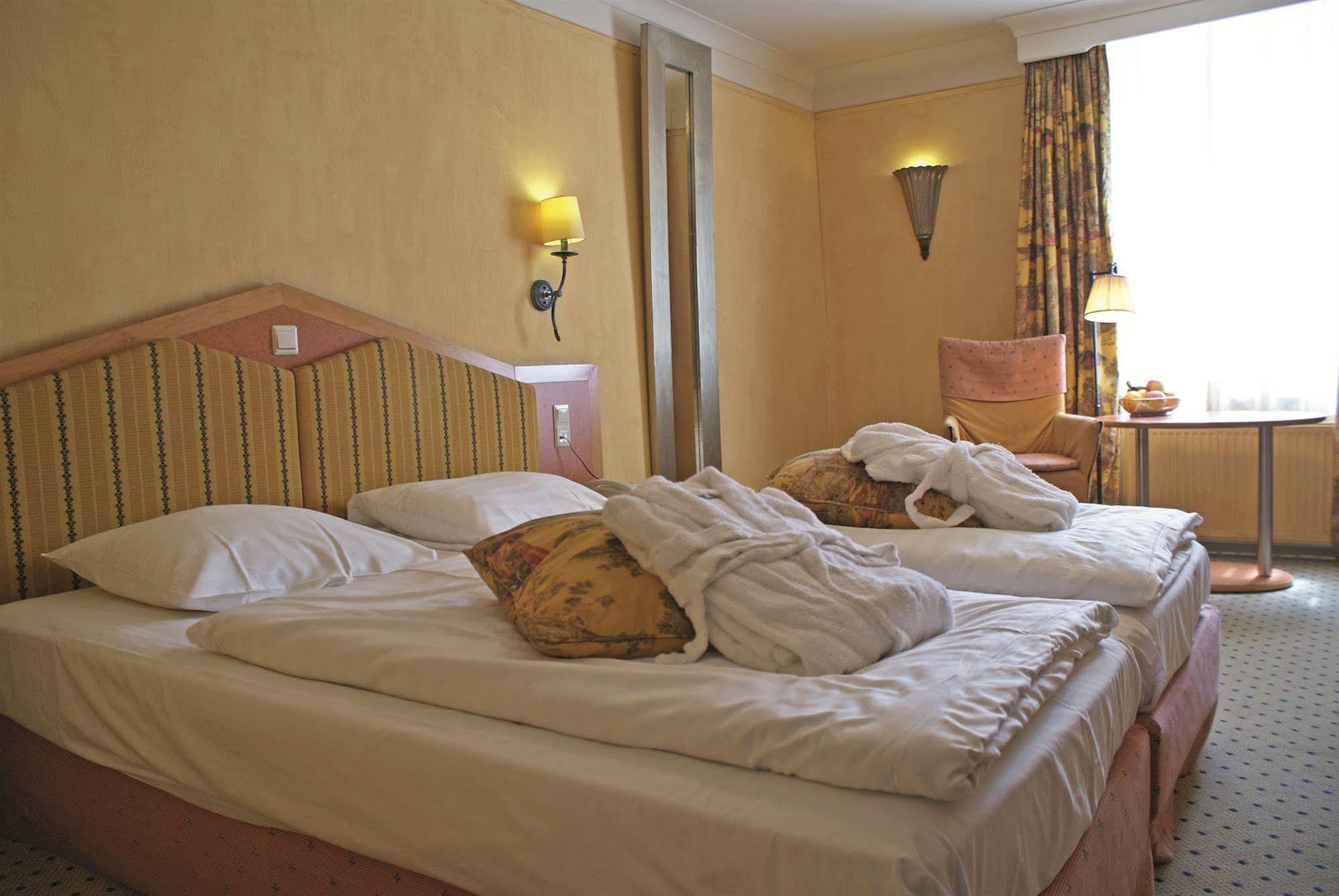 Fletcher Hotel-Restaurant Kasteel Erenstein Керкраде Екстериор снимка