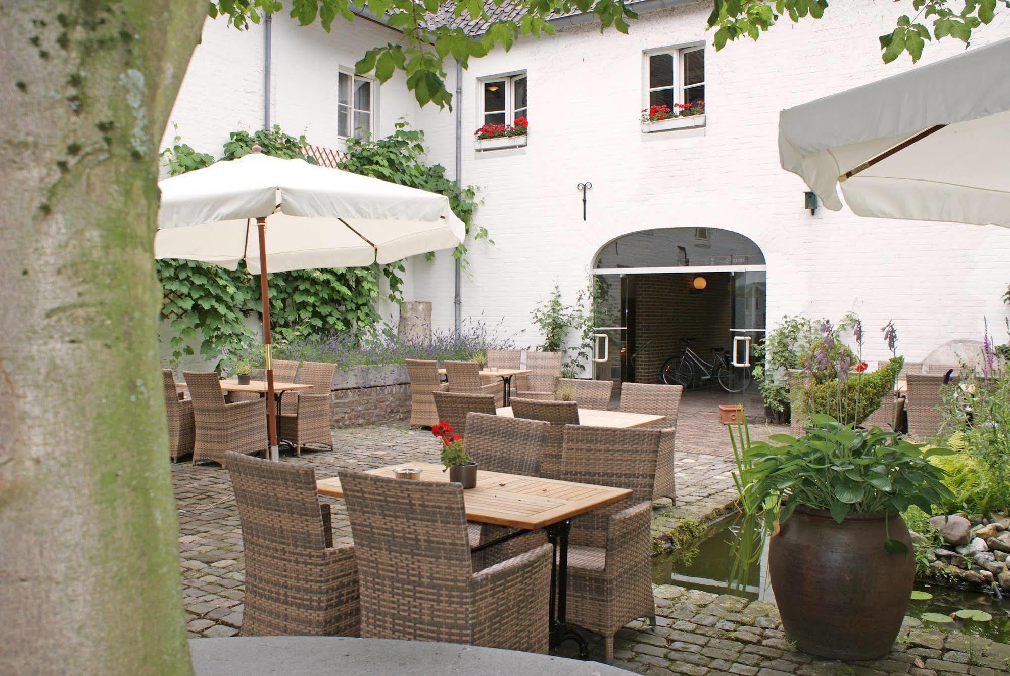 Fletcher Hotel-Restaurant Kasteel Erenstein Керкраде Екстериор снимка